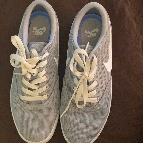 Nike canvas skater sneakers. - Picture 2 of 4